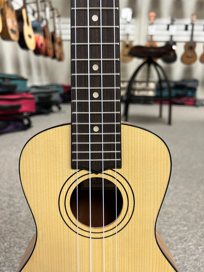 Lanikai SPPW-CX Solid Spruce/Pacific Walnut Concert Ukulele w/Case - Limited Edition