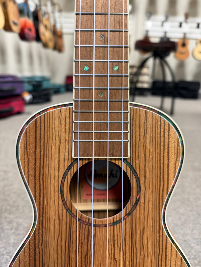 AMAHI UK-330C Zebrawood Concert Ukulele w/Case
