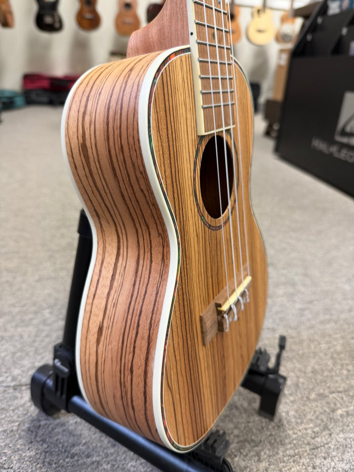 AMAHI UK-330C Zebrawood Concert Ukulele w/Case