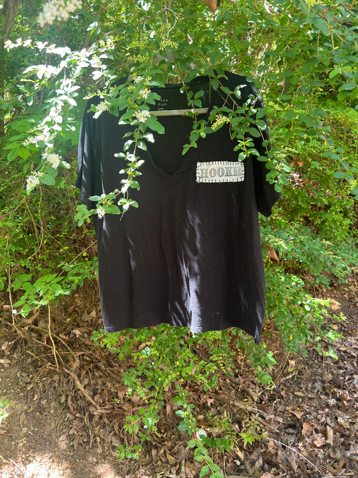 hookr merch - black v neck