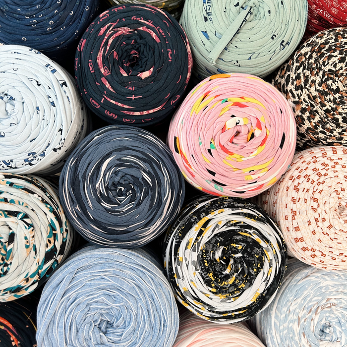 Printed Recycled T-Shirt Fabric Yarn - Gray Doodle